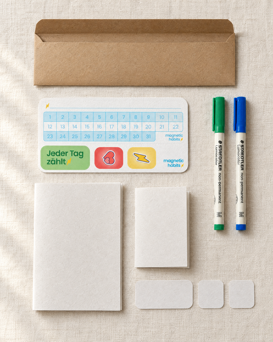 Habit Tracker mit Stift, Monatsübersicht und Stickern