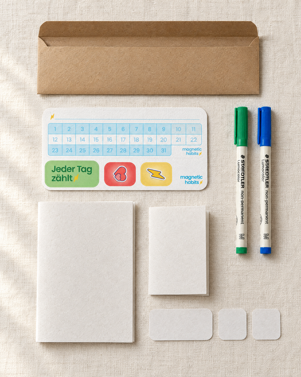 Habit Tracker mit Stift, Monatsübersicht und Stickern
