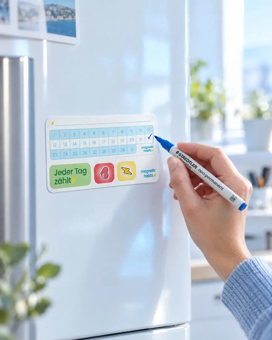 31-Tage-Tracker am Kühlschrank